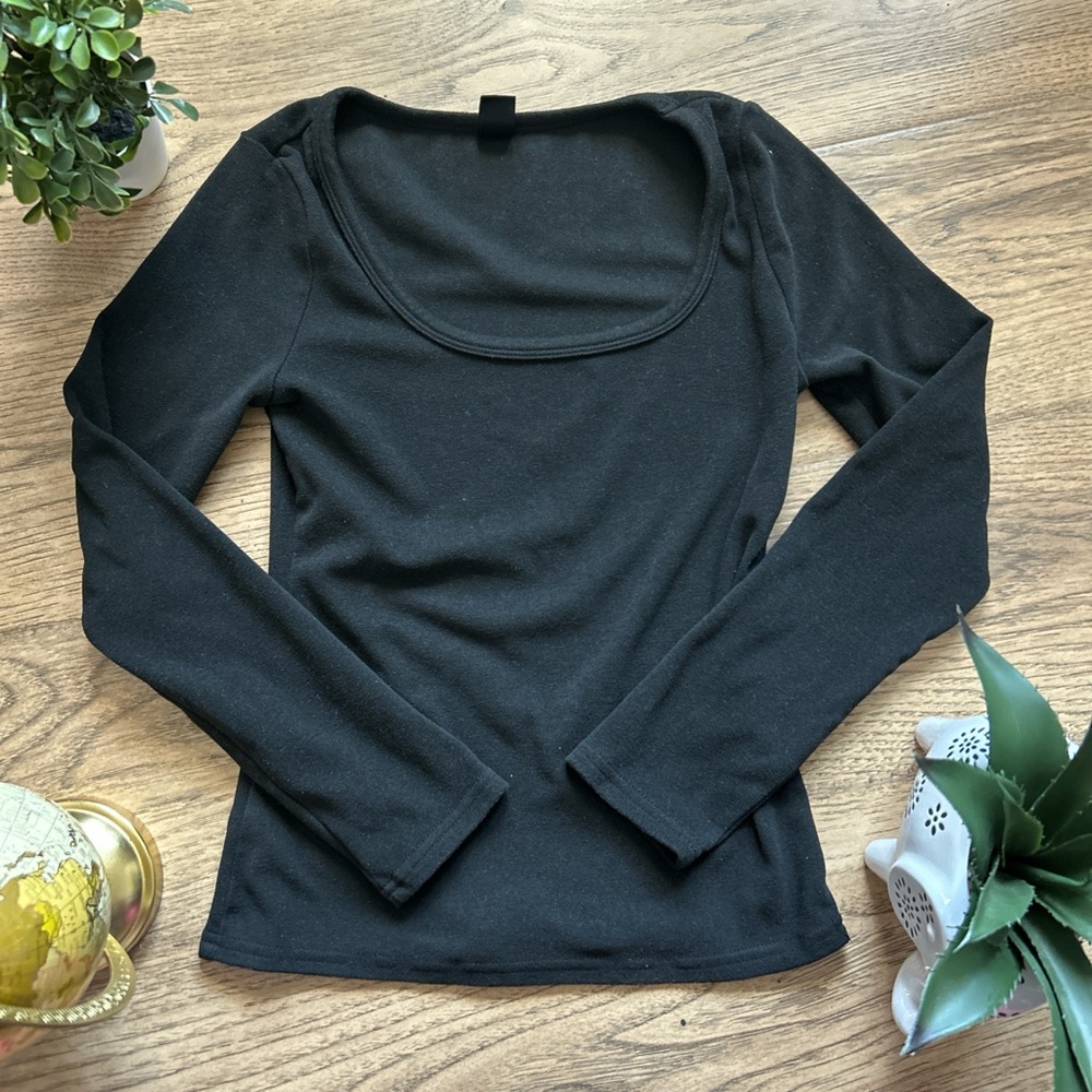 Fitted Black Long Sleeve Blouse
